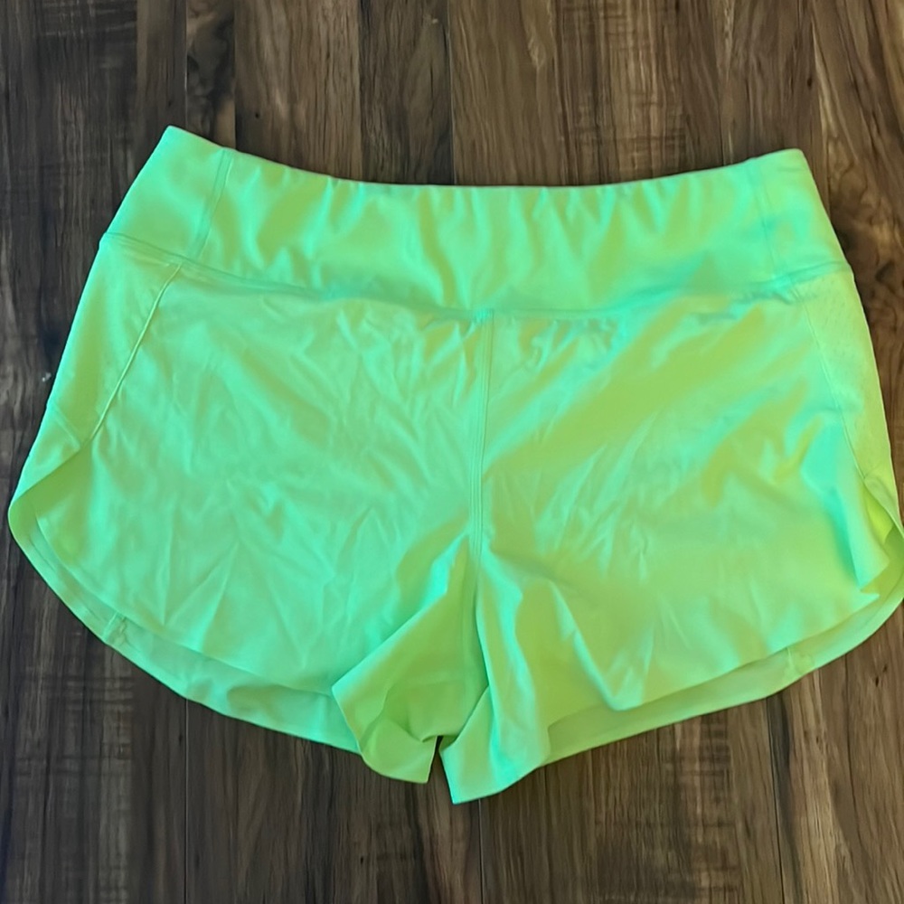 Athleta Run With It short 3.5”